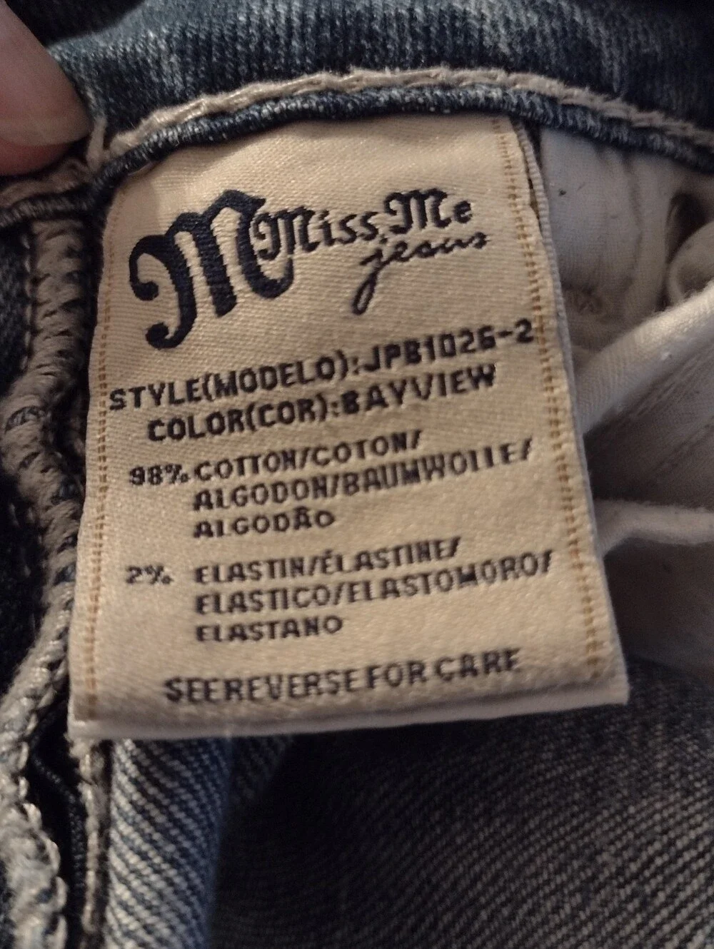 Miss Me Boyfriend Capri Jean Women's 26 Thick Stitch Distressed Cuffed Studs